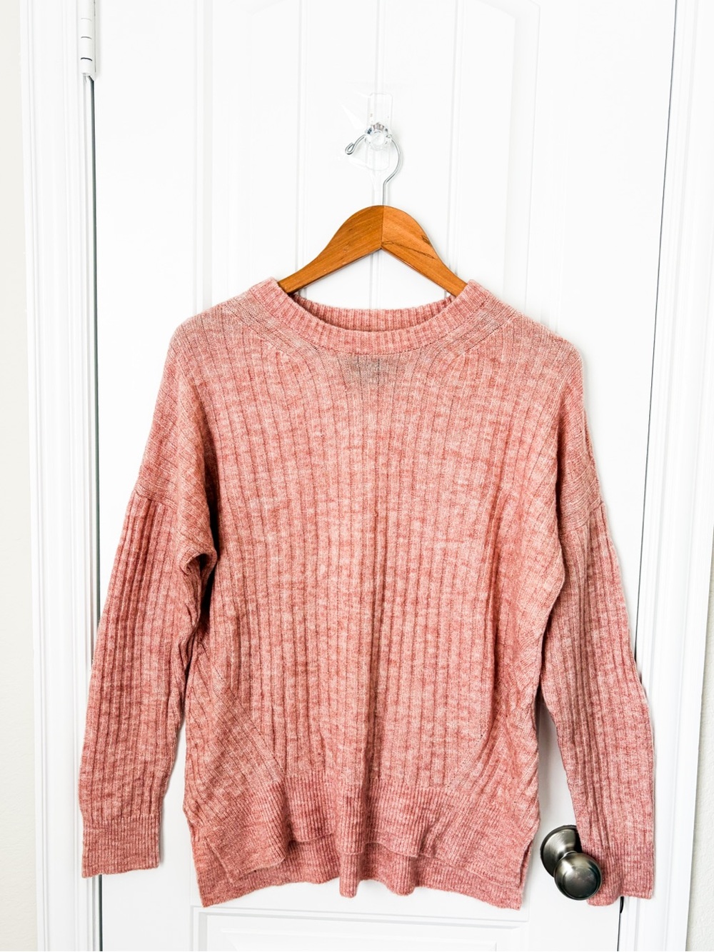 Abercrombie & Fitch Light Pink Ribbed Crewneck Sweater Size Small